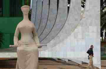  STF adia final de julgamento sobre nomear parentes para cargo político 